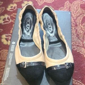 Tod's Black and Tan Loafers Classic Flats
